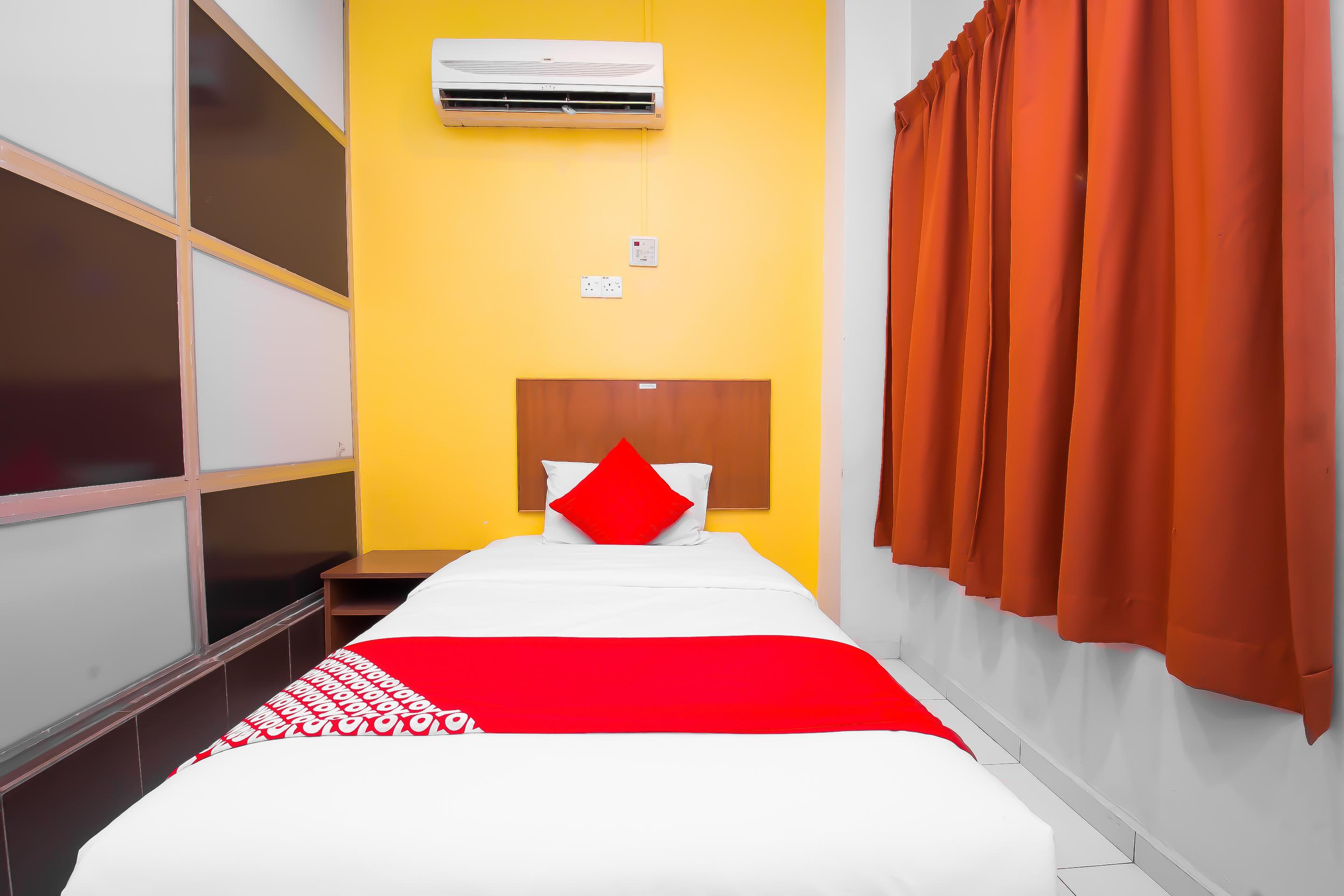 Oyo 582 Hotel Walk Inn Kampong Pasir Puteh  Exterior foto